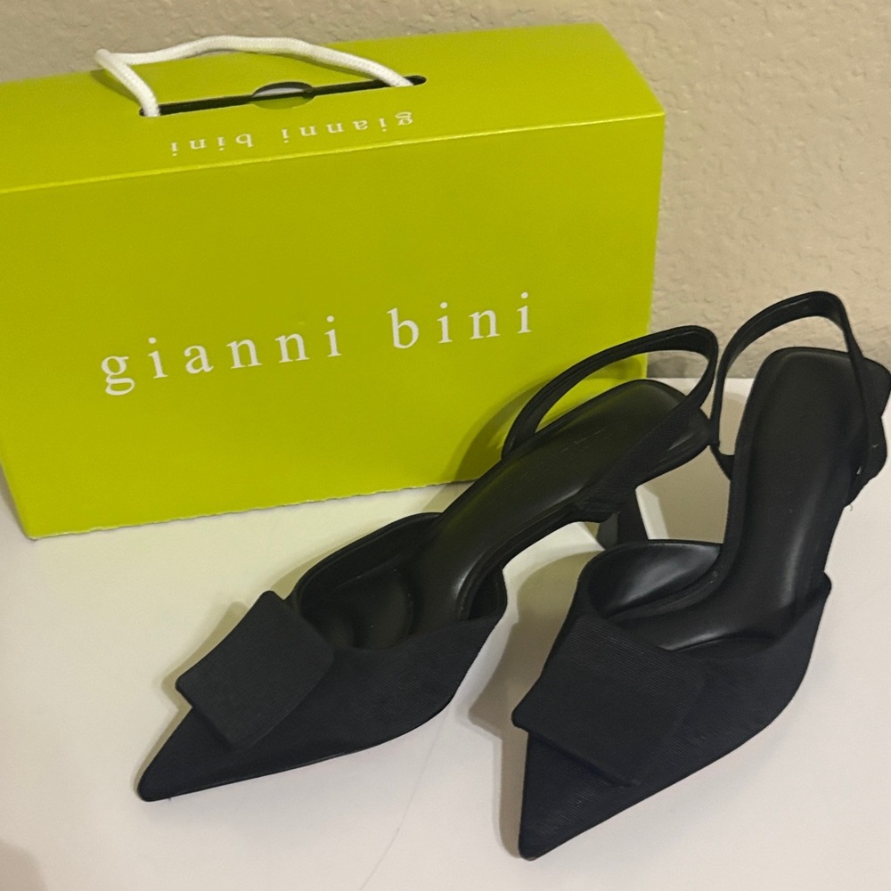 Gianni Bini Black Pointed Heels